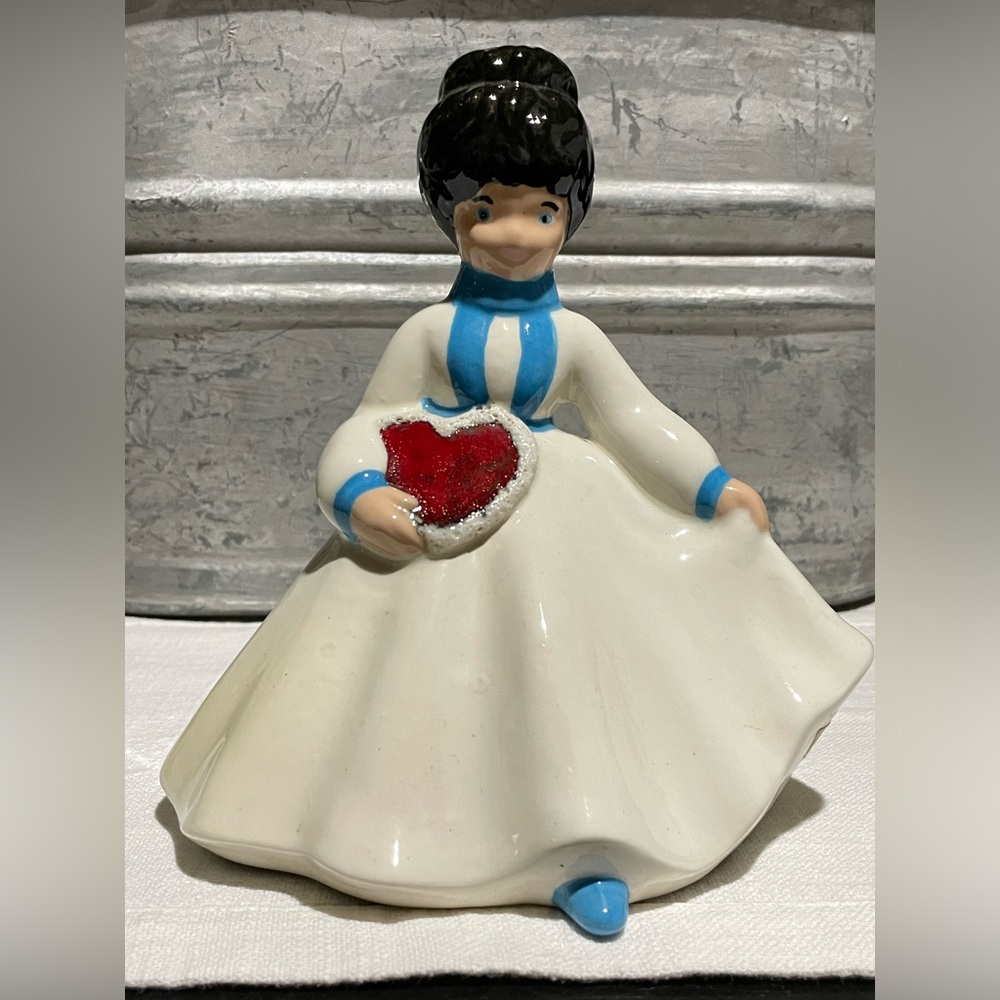 Vintage Kitschy Ceramic Valentine’s Day Heart Girl Figure❤️ - Picture 12 of 16
